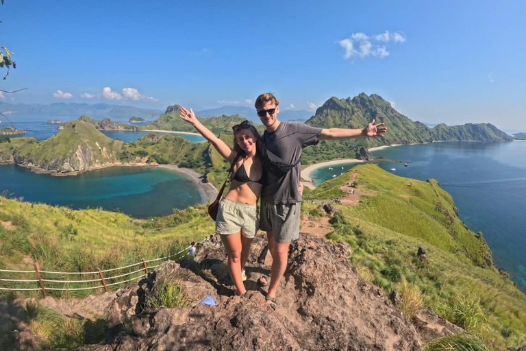 Labuan Bajo: Komodo Tour by Speedboat & Wooden Boat