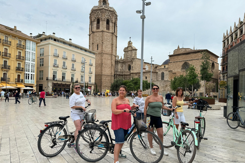 Tour guidato di Valencia in bicicletta in piccoli gruppiTour guidato condiviso di Valencia in piccoli gruppi