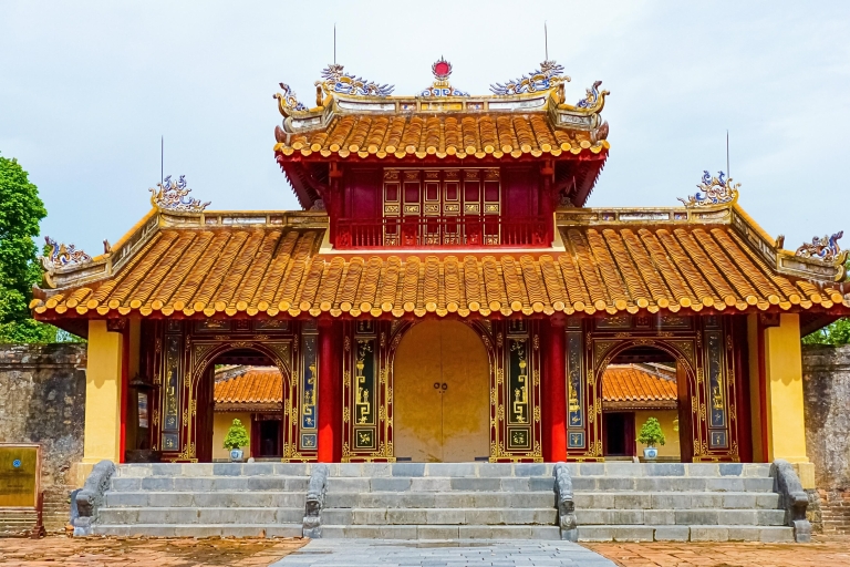 Tour door de Koninklijke Graven van Hue: Bezoek 3 beste graftombes van de keizers