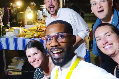 Zanzibar: Kvällspromenad i Stone Town med matmarknadUpphämtning från hotell i Stone Town, 10 USD betalas av gäst för biljett till slavmarknaden