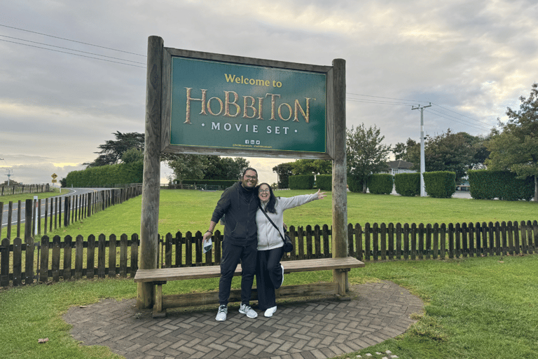 Private Day Tour: Waitomo Glowworms & Hobbiton Movie Set