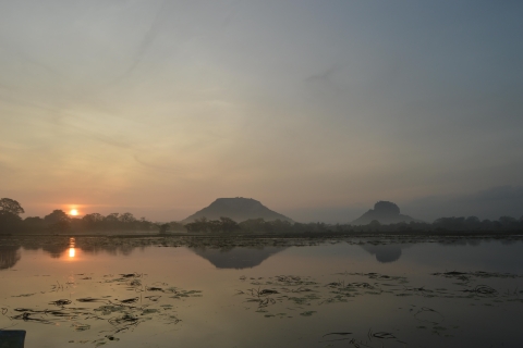 Una Gema Oculta en Sigiriya: Viaje Mágico en Barco.Una Gema Oculta en Sigiriya: Un Mágico Viaje en Barco.