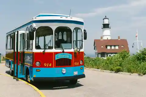 Portland: Lighthouse Trolley Tour with 3 Lighthouse Stops