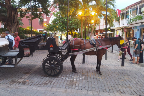 Colonial car ride through old Cartagena Colonial car ride through old Cartagena 40 MINUTOS