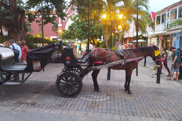 Colonial car ride through old Cartagena Colonial car ride through old Cartagena 40 MINUTOS