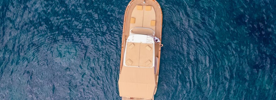 Île d'Ischia : visite privée ou partagée d'une jounée en bateau