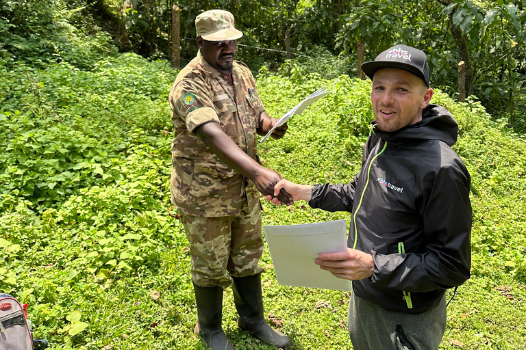 Excursión de 5 días a Uganda; Bwindi, Lago Bunyonyi &amp;Queen Elizabeth NpTour de 5 días y 4 noches por Bwindi, el Lago Bunyonyi y la Reina Isabel