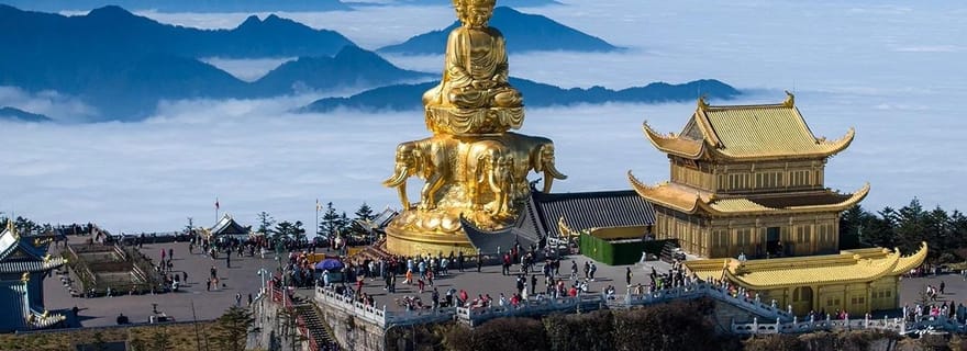 Bouddha doré et mer de nuages : visite privée du mont Emei