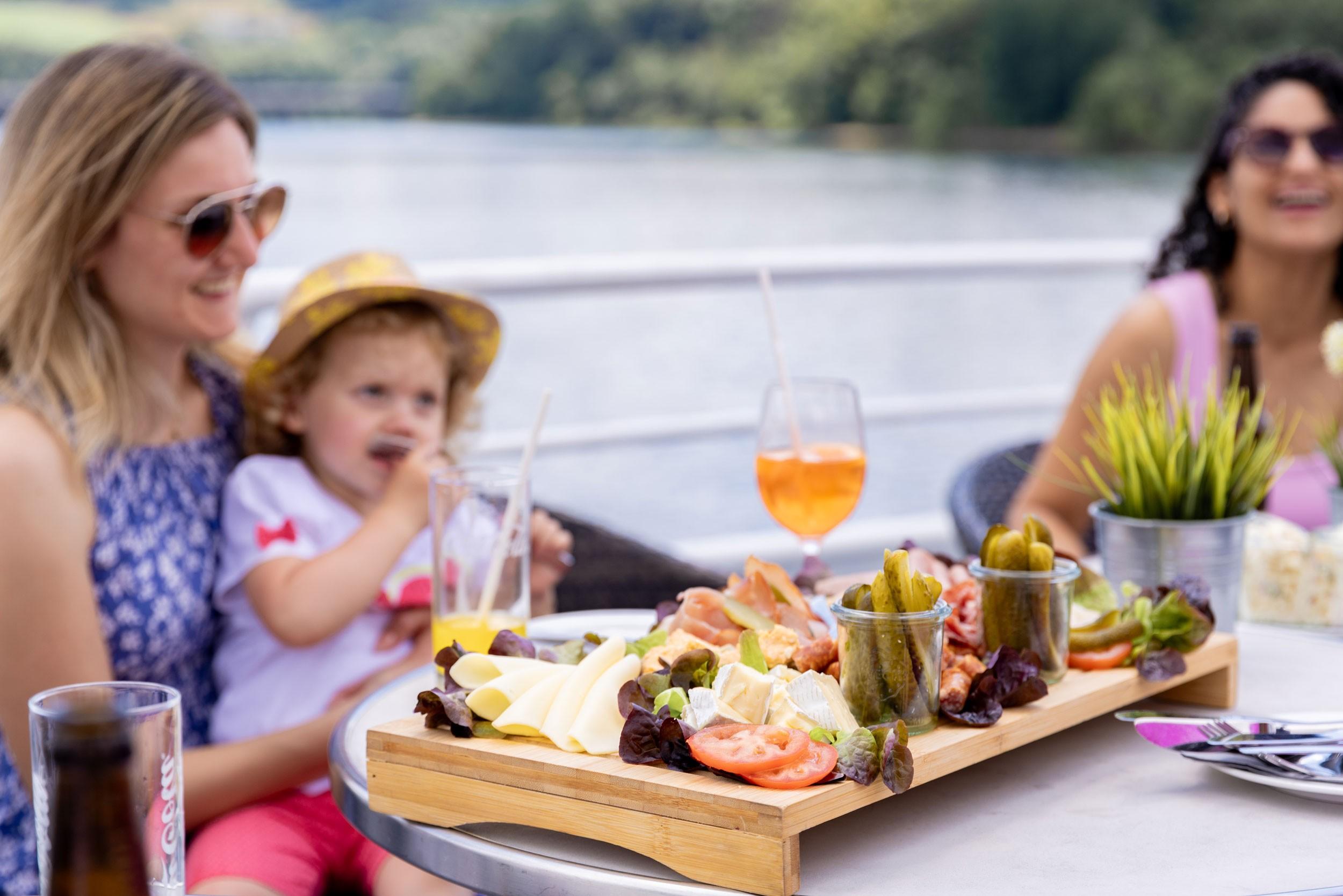 Biggesee: Bootstour mit herzhaftem Vesper-Buffet
