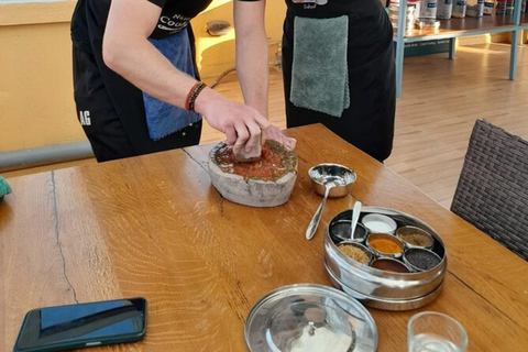 Cours de cuisine népalaise animé par des femmes locales