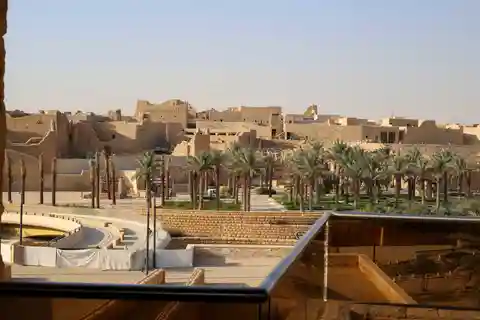 Von Diriyah zum Alzal Markt mit privatem Transport