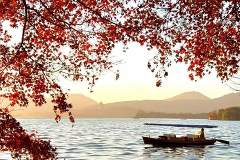 A classic half-day cruise on West Lake Bilingual Service：West Lake & Broken Bridge &Sculling Boat