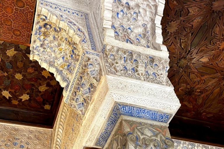 Granada: rondleiding en tickets voor Alhambra en Nasrid-paleizenKleine groepstour in het Russisch