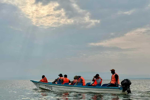 Nairobi: Giro in barca del Lago Naivasha e Parco Nazionale Hell&#039;s GateNairobi: escursione di un giorno alla Porta dell&#039;Inferno e al lago Naivasha