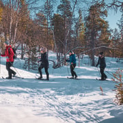 Alta: ruta de senderismo fácil con raquetas de nieve y hoguera