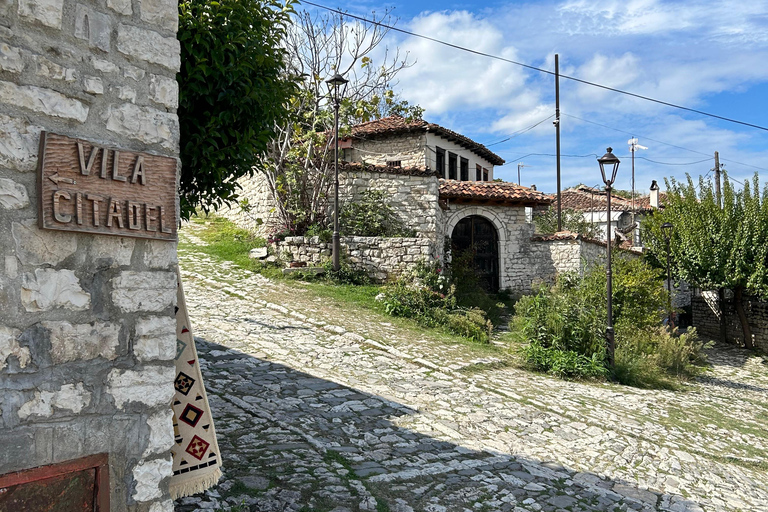 De la côte à la montagne : Circuit des sept villes d&#039;Albanie