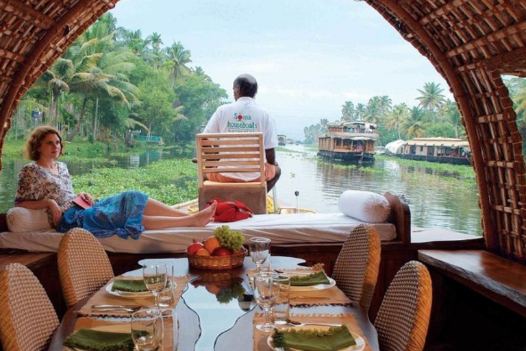 Kerala: 4-Day Honeymoon Tour with Treehouse Stay