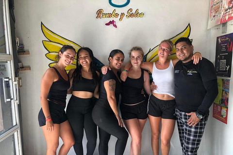 Cali: Salsa Night Tour with Pro Instructors Cali: Nighttime Salsa Sightseeing Tour with Pro Instructors