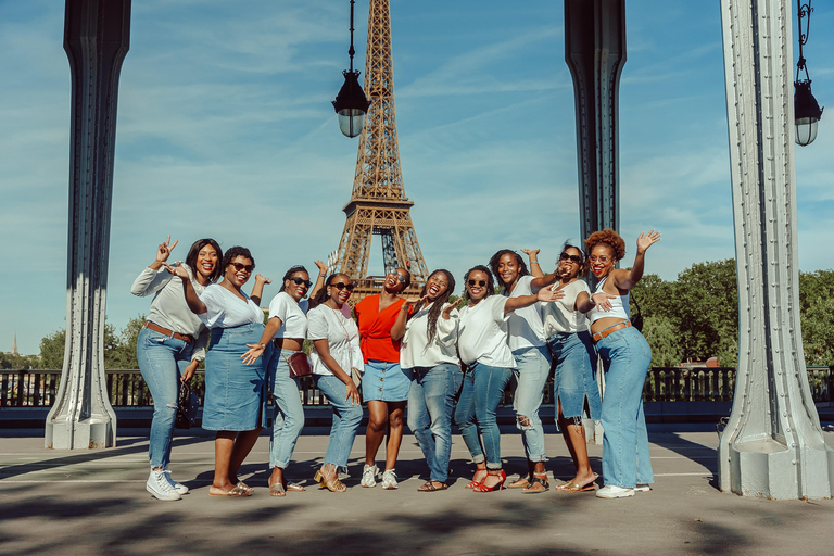 Paris: Eiffel Tower Street Photoshoot Paris: Eiffel Tower 15m Photoshoot - 5 Photos