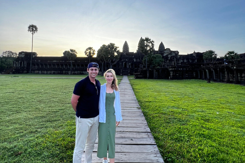 Passeio de E-Bike ao nascer do sol em Angkor Wat com almoço incluído