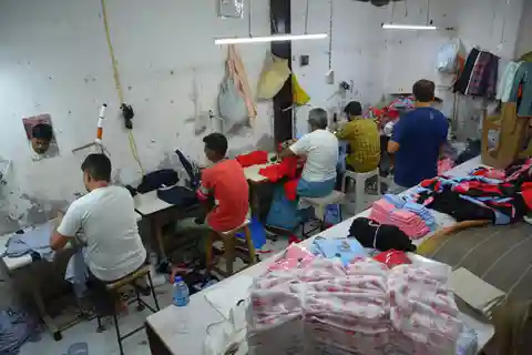 Mumbai: Dharavi Slumdog Tour -See the real Slum with a Local