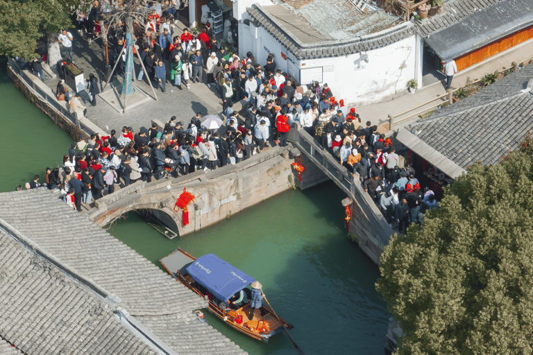 Shanghai Zhouzhuang Water Town Guided Tour with Free Time