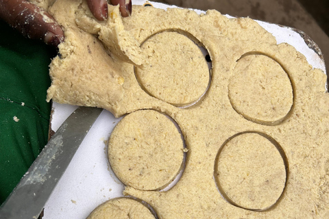 Kampala: Ugandan Pancakes & Snack Cooking Class with Family