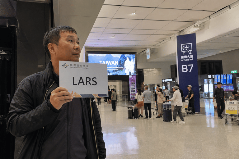 Taipei: Taoyuan Airport to/from Taipei City Private Transfer