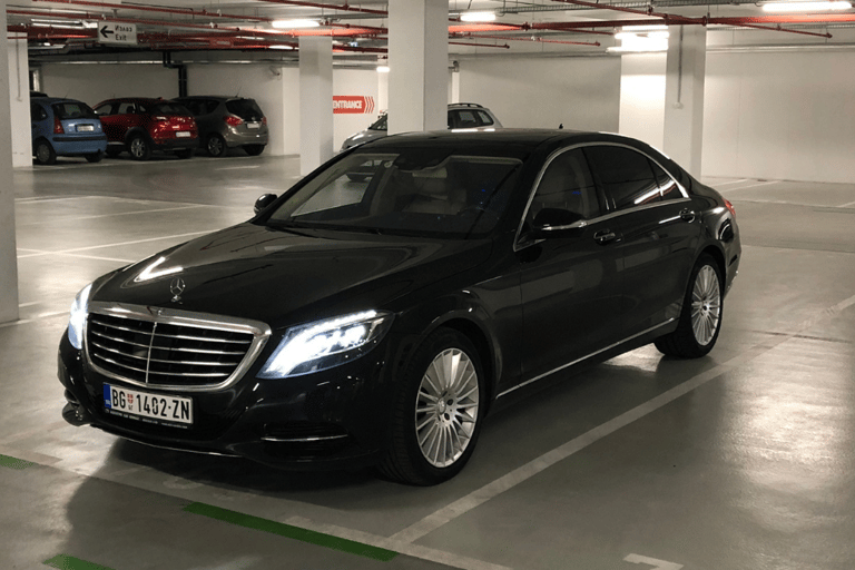 Belgrado: Luxe Limo Service met Chauffeur