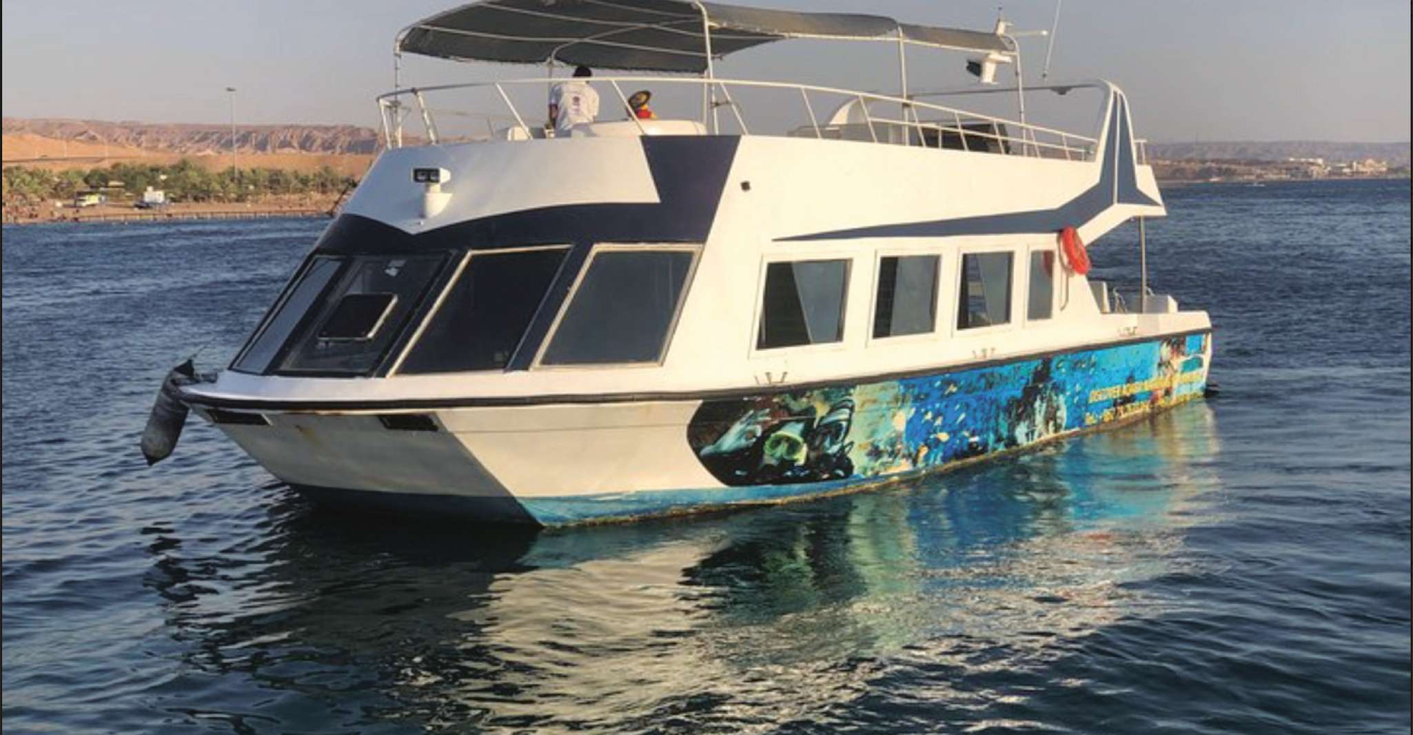 Barco de vidro & snorkeling com uso do dia de Berenice Beach Club - Hizvo