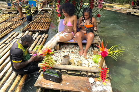 Rafting em bambu com massagem nos pés de calcário em Montego Bay