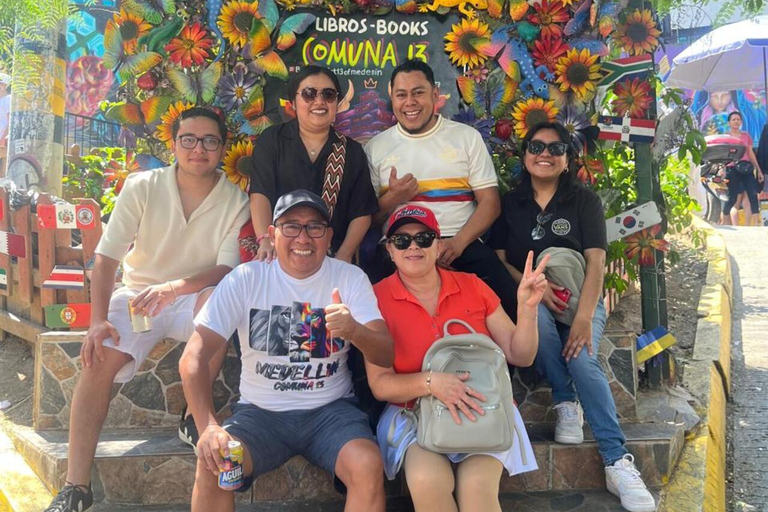 麦德林：13区/拉帕尔马观景台，从街头艺术到天空/私人麦德林；13区和涂鸦私人之旅，当地导游