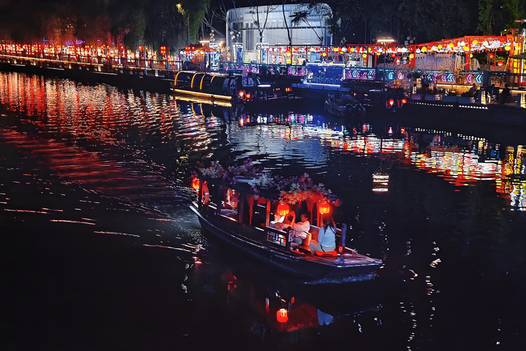 Guangzhou: Private Yacht Cruise with Drinks & Butler