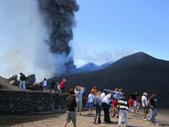 Etna: Jeep excursion and trekking suitable for everyone. Shoes and jacket provided free of charge.