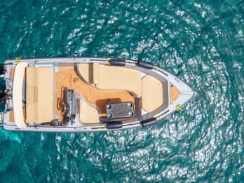 Santorini: Motor Boat Full-Day or 5-Hour Rental