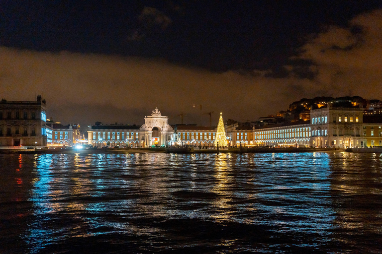 Lissabon: Nieuwjaarsvuurwerkcruise op de rivier de TaagLissabon: Vuurwerkcruise op de rivier de Taag