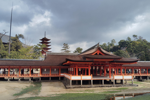 Sanctuaire d&#039;Itsukushima : Visite guidée avec un habitant de la région