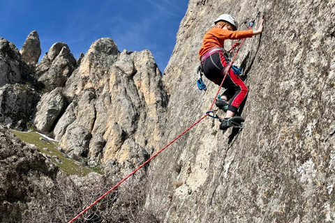 Baku: Nardaran Rock Climbing Experience with Sea Views Baku: Nardaran Rock Climbing Experience with Sea Views