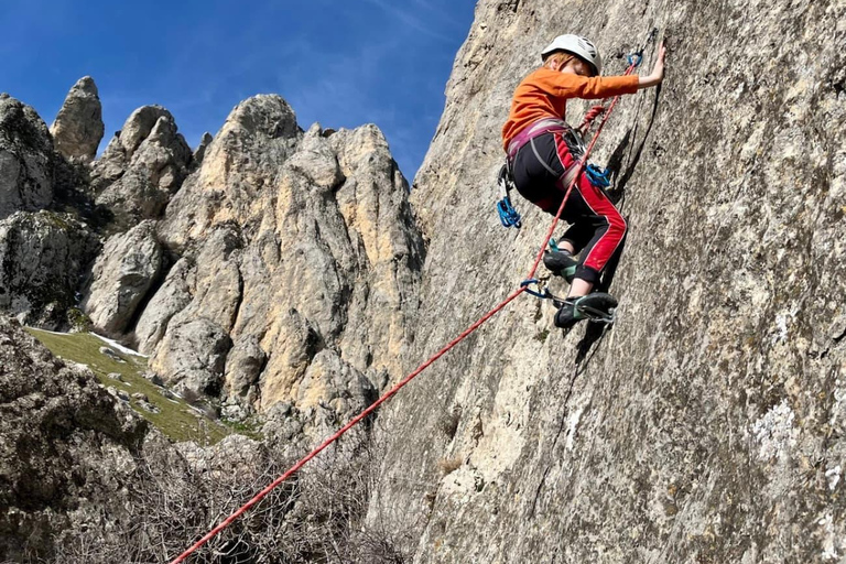 Baku: Nardaran Rock Climbing Experience with Sea Views Baku: Nardaran Rock Climbing Experience with Sea Views