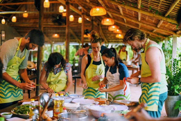 Bicicleta por el campo -Agricultura -Mercado -Clases de cocina en Hoi AnTour privado