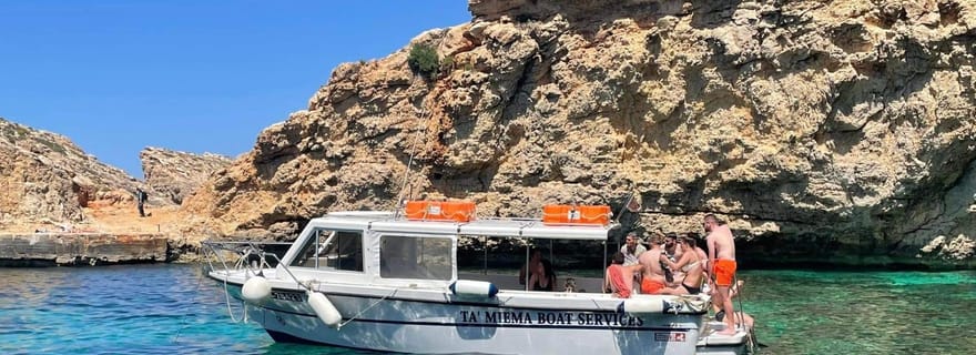 Comino : excursions en bateau privé, arrêts baignade et visites des grottes