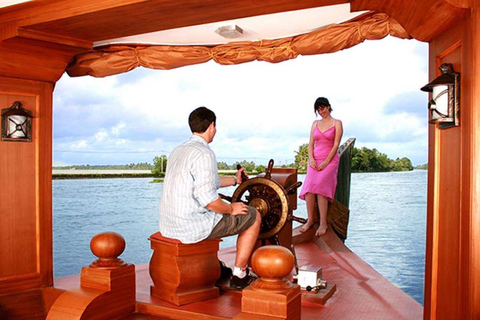 Alleppey Houseboat Cruise Tour mit Übernachtung (Kerala Beauty)