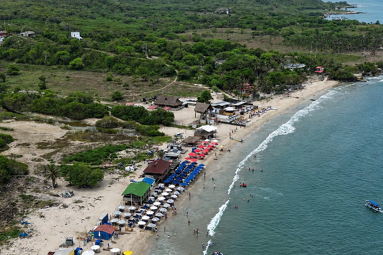 Playa Linda: Nakawa Beach Club with boat, lunch, sunbed, and cocktail Plan with Lunch and Welcome Cocktail