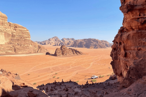 Wadi Rum: 6-Hour Jeep Tour with Bubble Tent Stay and 2 Meals