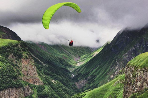 Tbilisi to Gudauri: Paragliding and Ananuri Fortress Tour