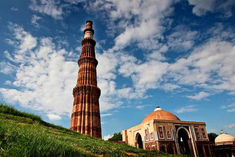 Excursão particular de 1 dia ou de meio dia pela cidade de Nova Délhi e pela cidade antigaTour guiado na cidade de Old Delhi, com tudo incluído, de carro