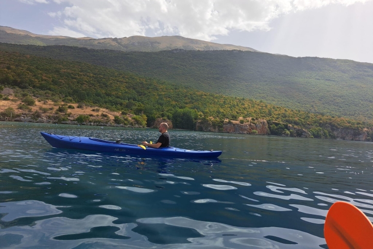 Kayak en el lago Ohrid con barbacoa, desde Ohrid.