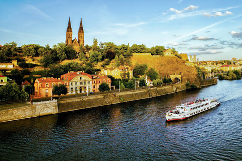 Prag bei Nacht: Dinner-BootsfahrtWesentlich