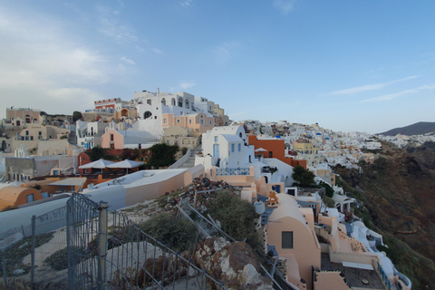 Santorini: Oia Walking Tour and Lighthouse Sunset with Wine
