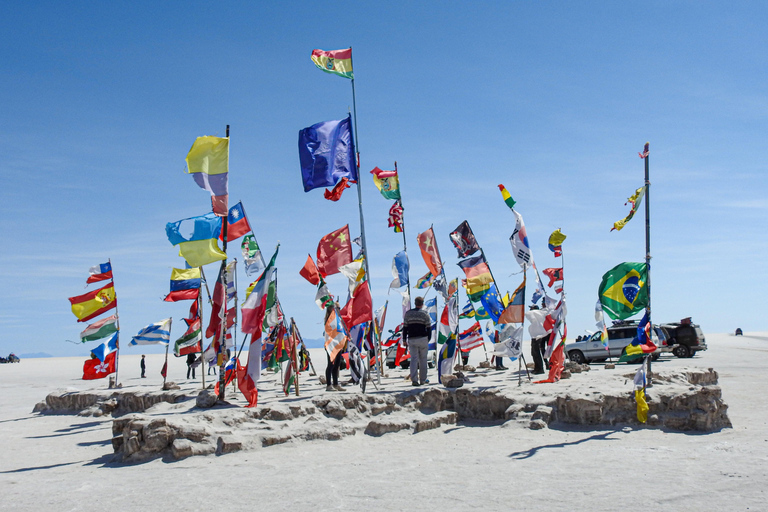 La Paz: 3-Day Uyuni Salt Flats Journey with Return SPANISH-SPEAKING DRIVER